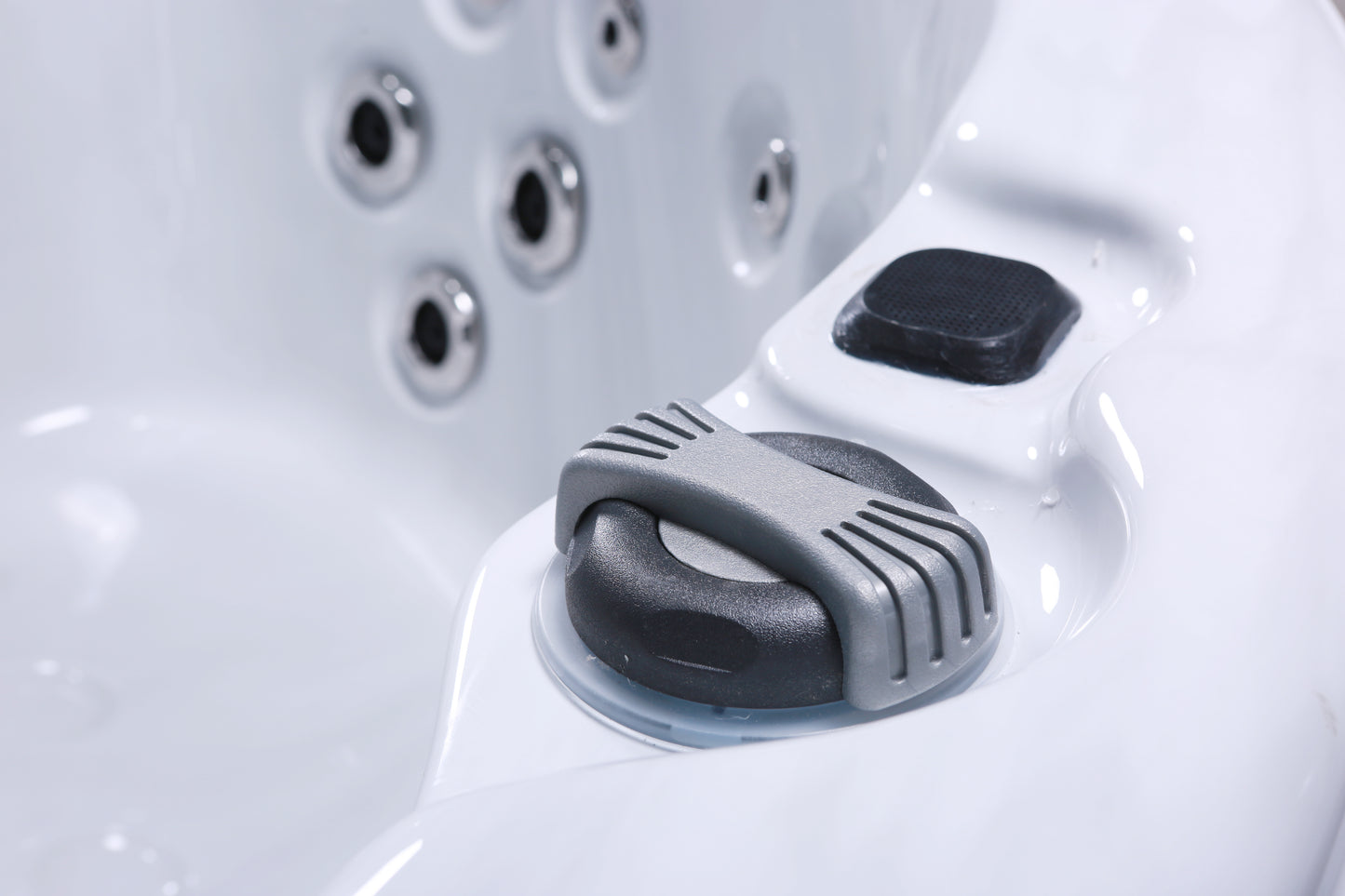 Luso Spas - THE ZODIAC PLUG & PLAY (IN STOCK)