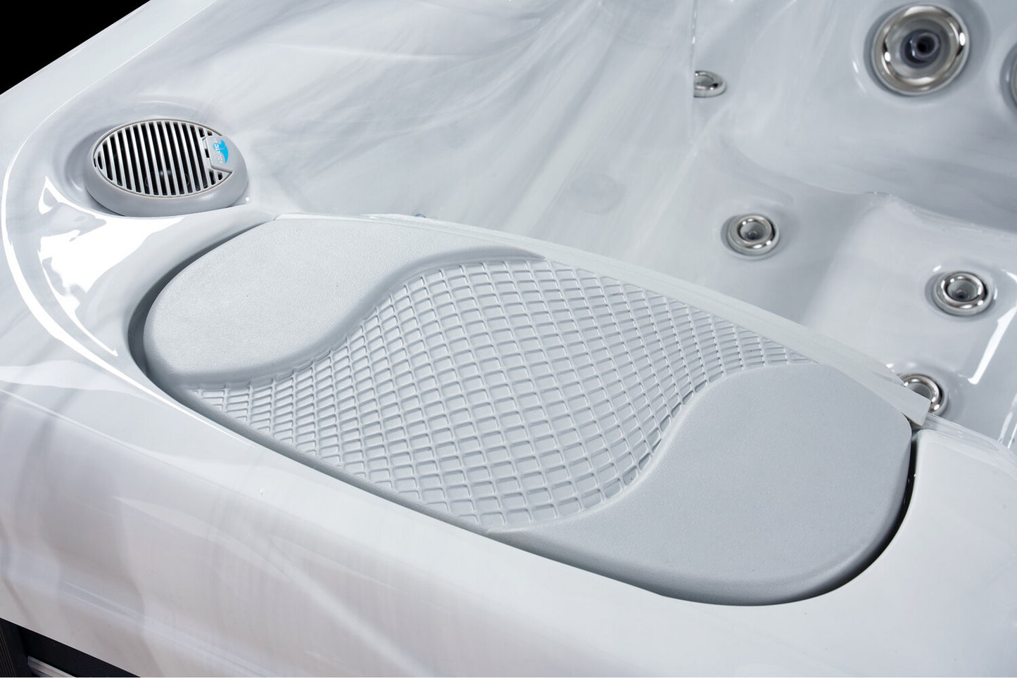 Luso Spas - THE PAVO (IN STOCK)