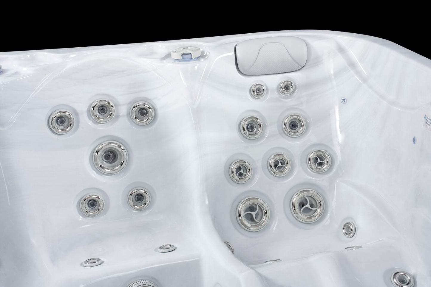 Luso Spas - THE HERCULES HOT TUB ( IN STOCK)