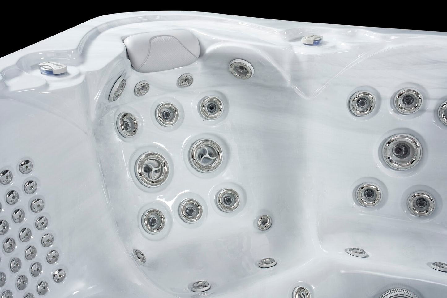 Luso Spas - THE HERCULES HOT TUB ( IN STOCK)